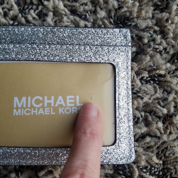 SOLD! Michael Kors Jetset Large Card Holder Silver - Picture 8 of 8